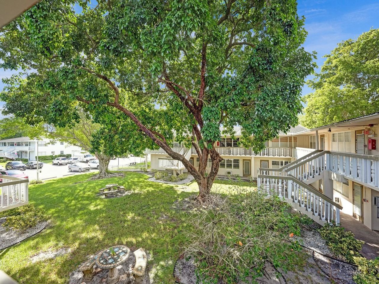 232 Farnham J - Photo 4 of 38