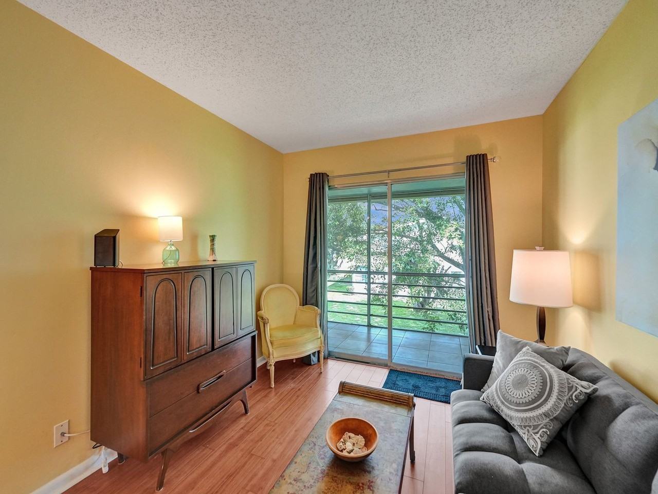 232 Farnham J - Photo 6 of 38