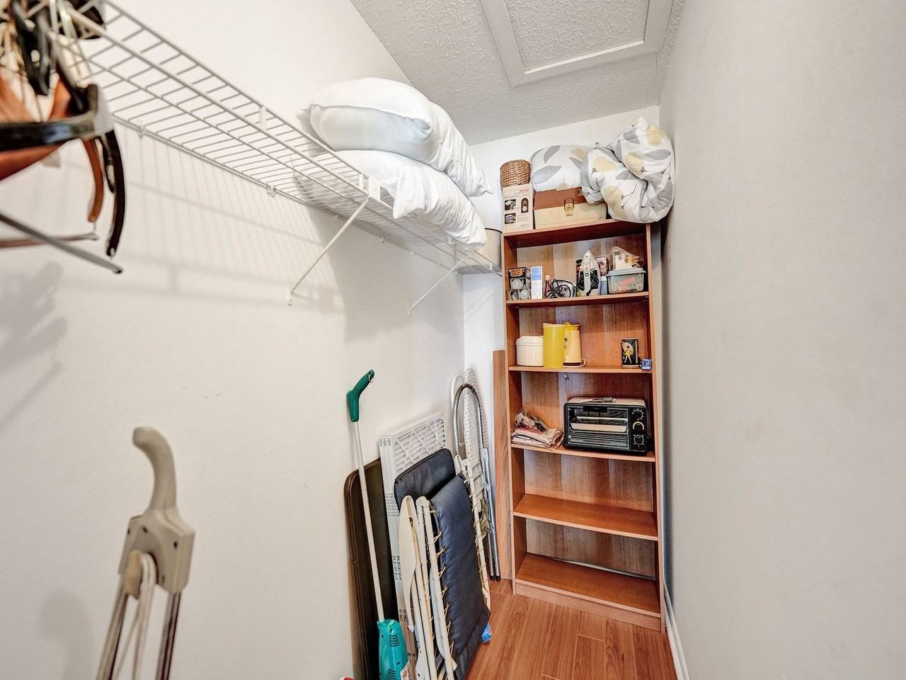 232 Farnham J - Photo 7 of 38