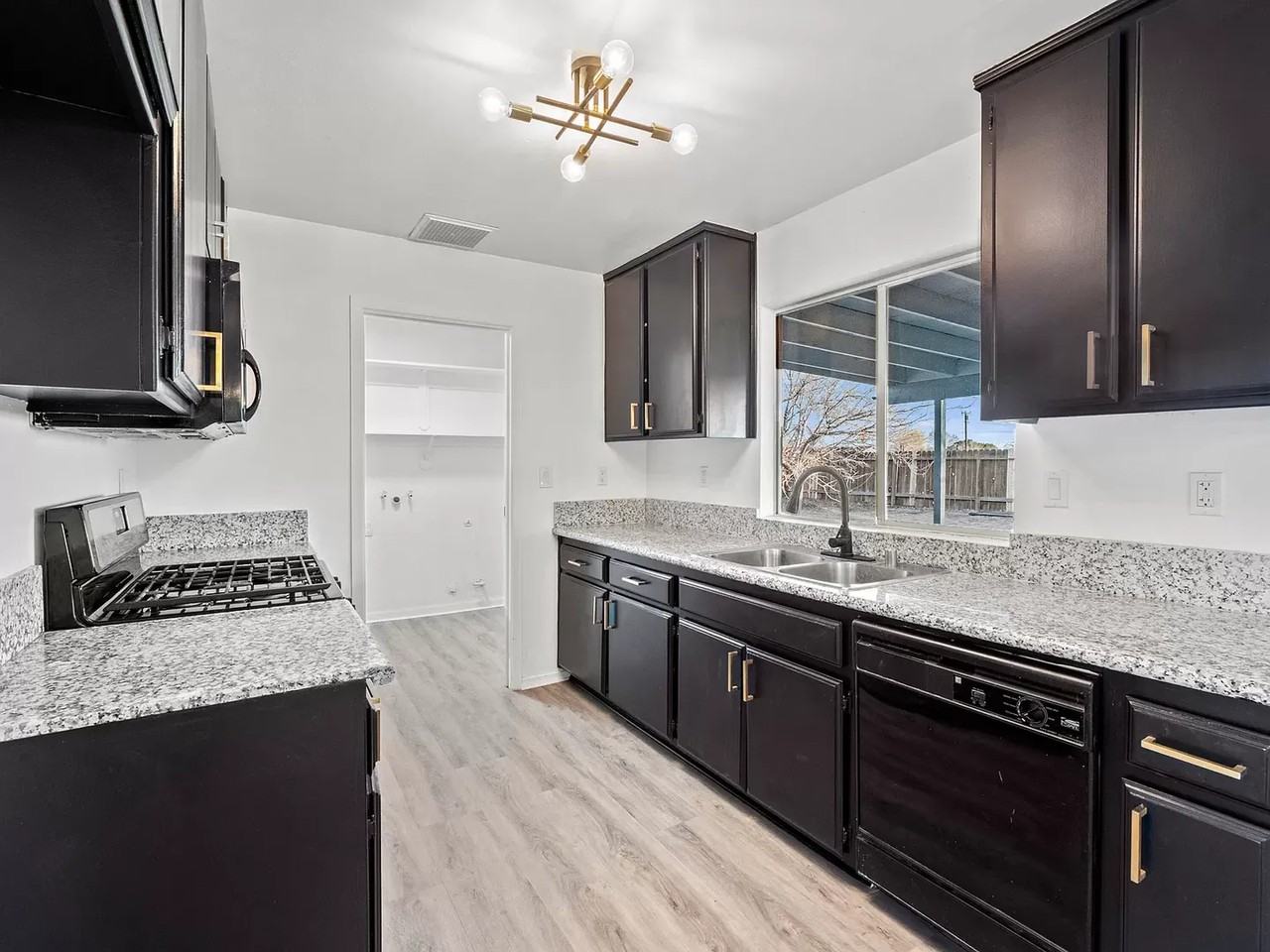 8560 Nipa Ave - Photo 5 of 11