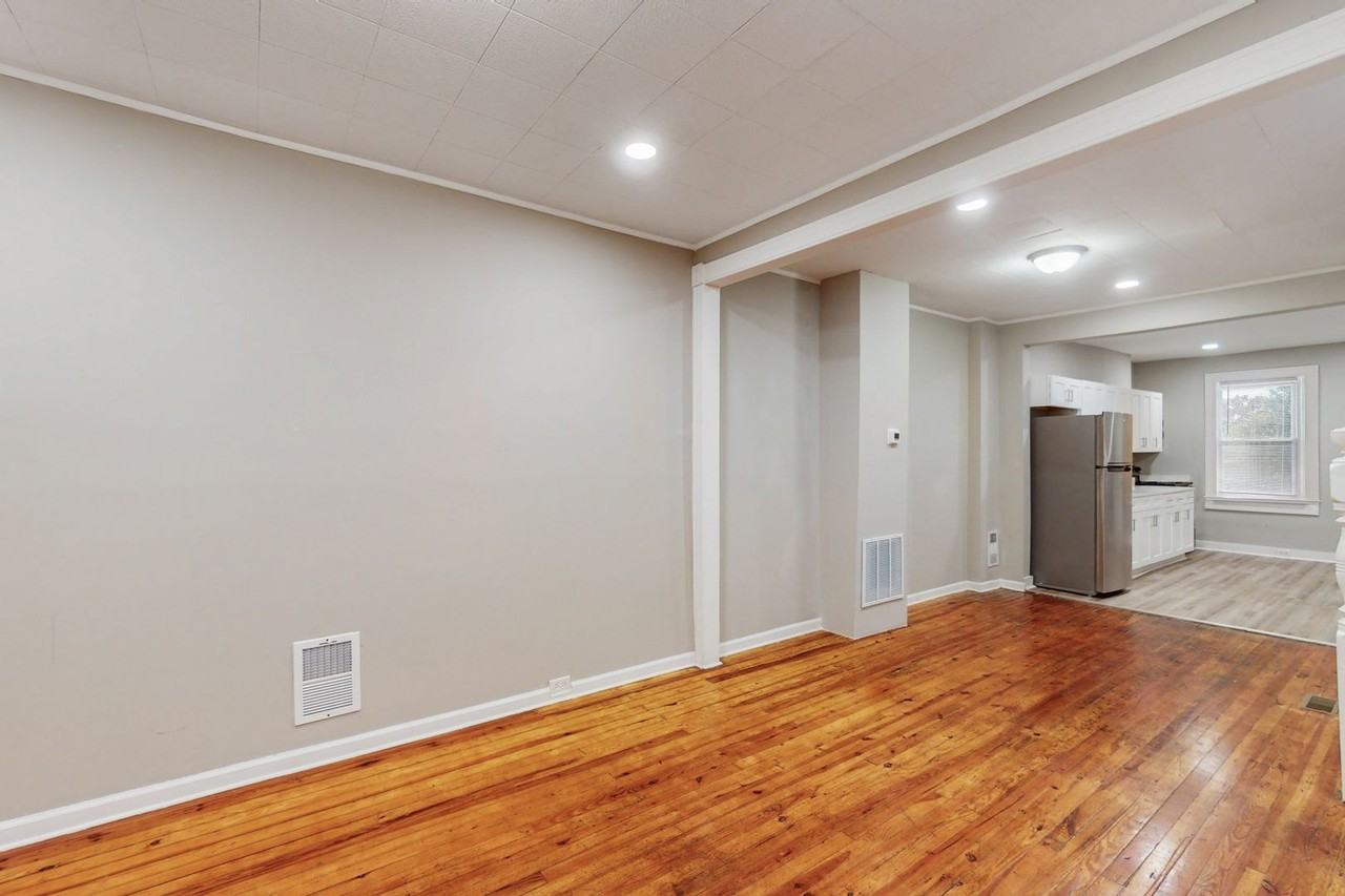 721 N Curley St - Photo 3 of 18