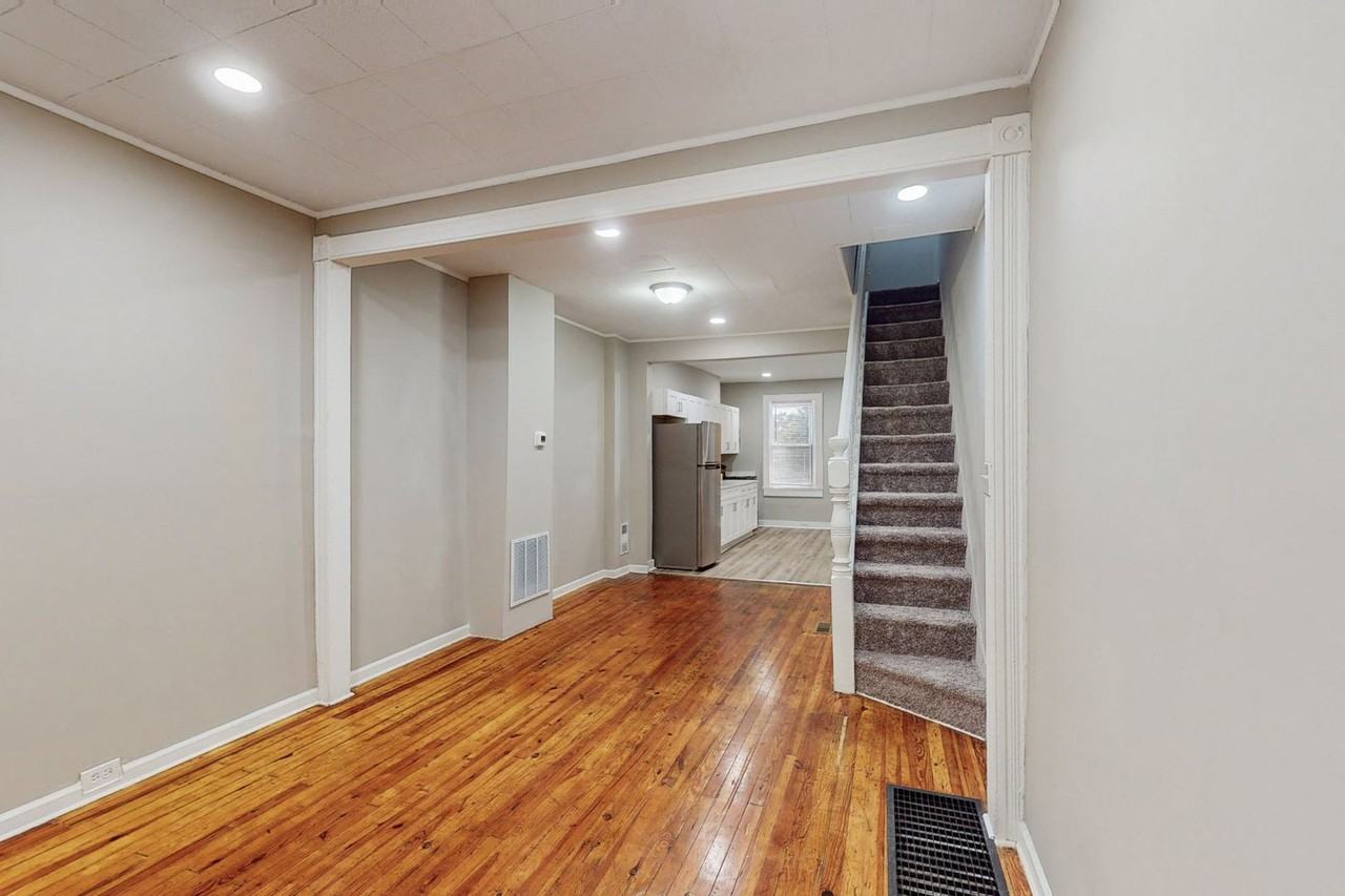 721 N Curley St - Photo 4 of 18