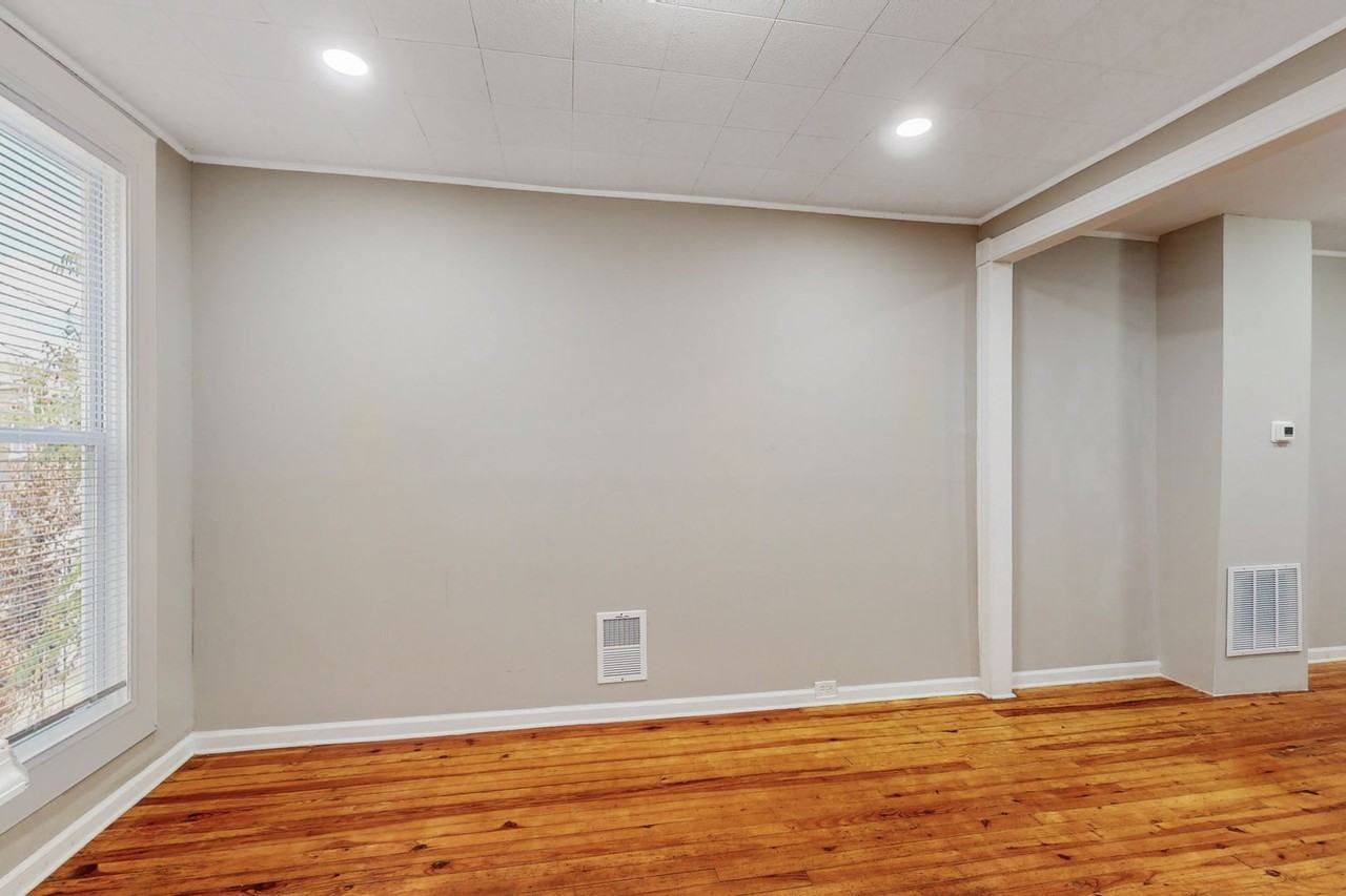 721 N Curley St - Photo 5 of 18