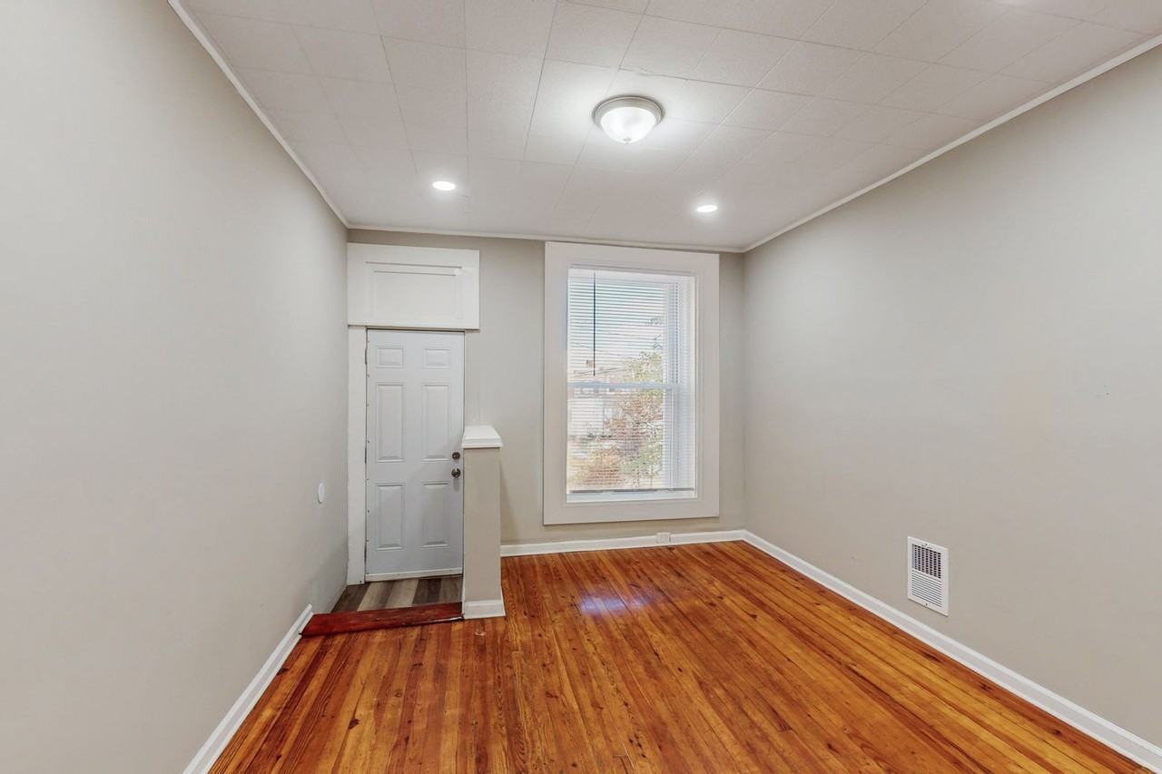 721 N Curley St - Photo 6 of 18