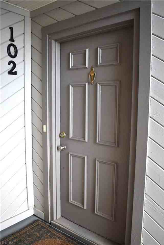 413 Harbour Pt #102 - Photo 2 of 11