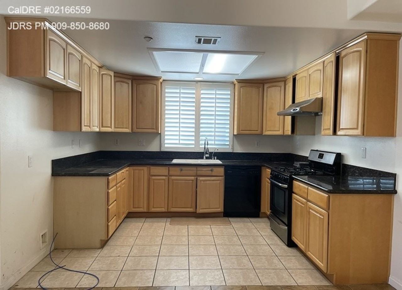 515 Florence Ave - Photo 2 of 17