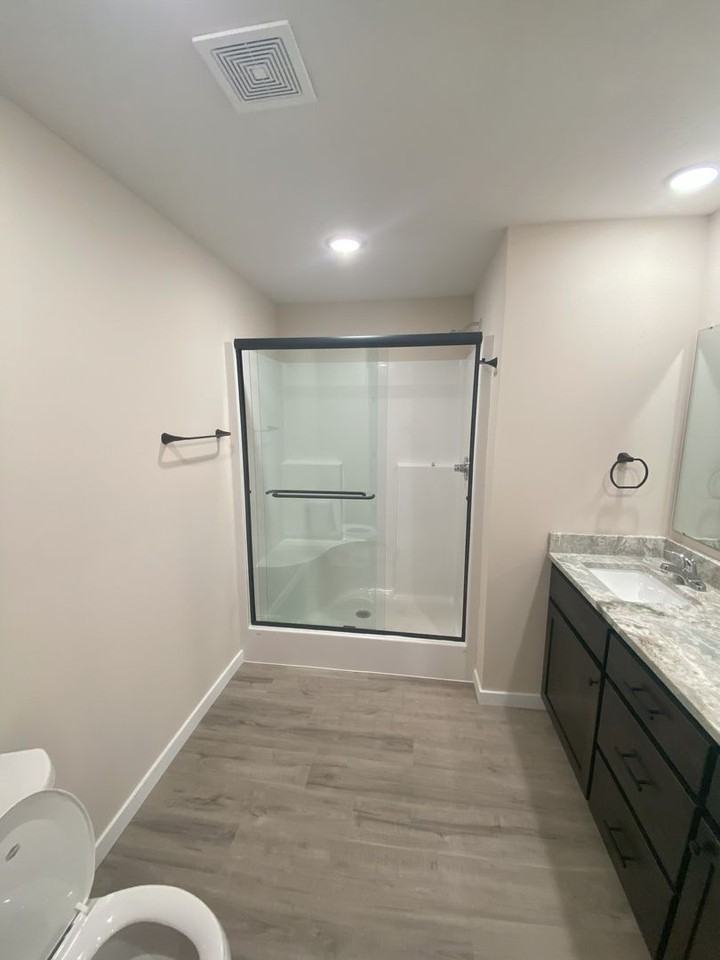 438 E Logan St - Photo 3 of 15