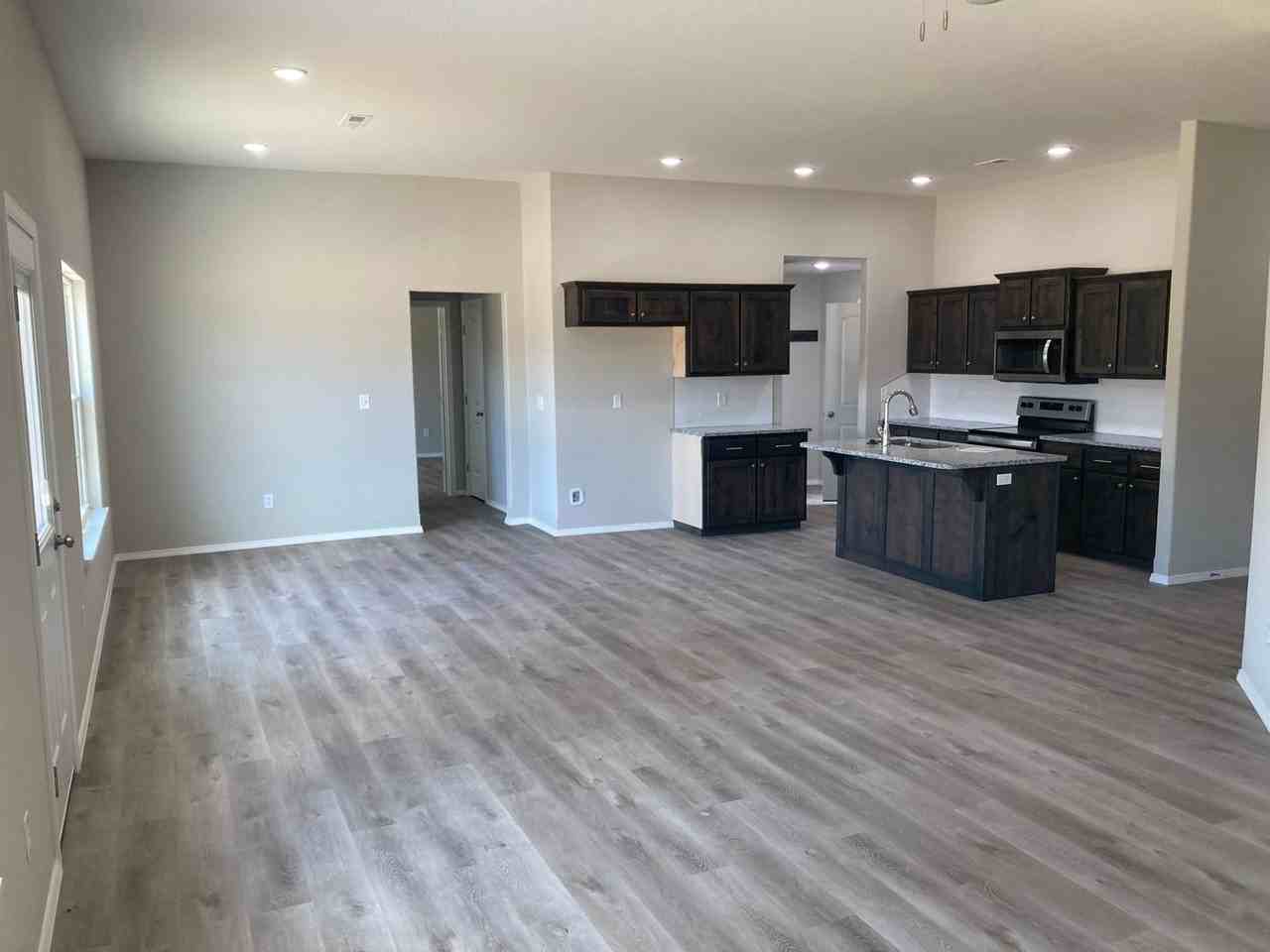436 E Logan St - Photo 2 of 12