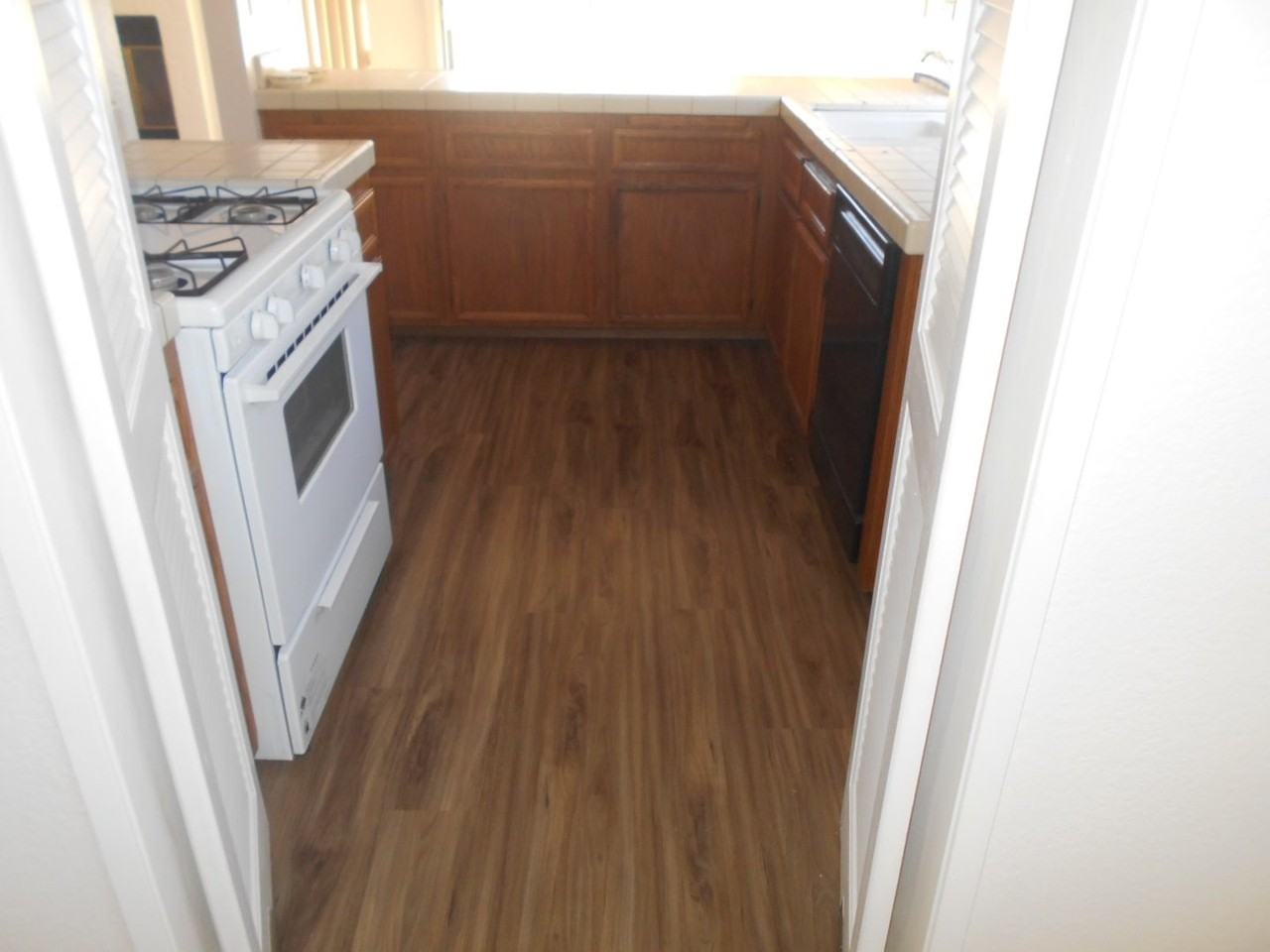 712 Redlands Pl - Photo 3 of 9