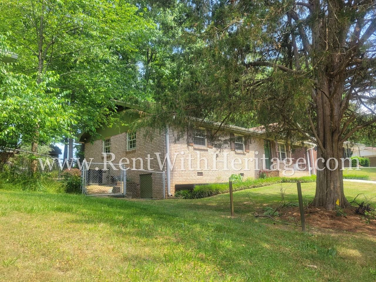 6322 Wellington Way - Photo 4 of 38