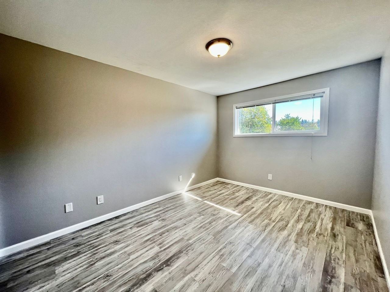 22900 Ne Halsey St #3 - Photo 7 of 9