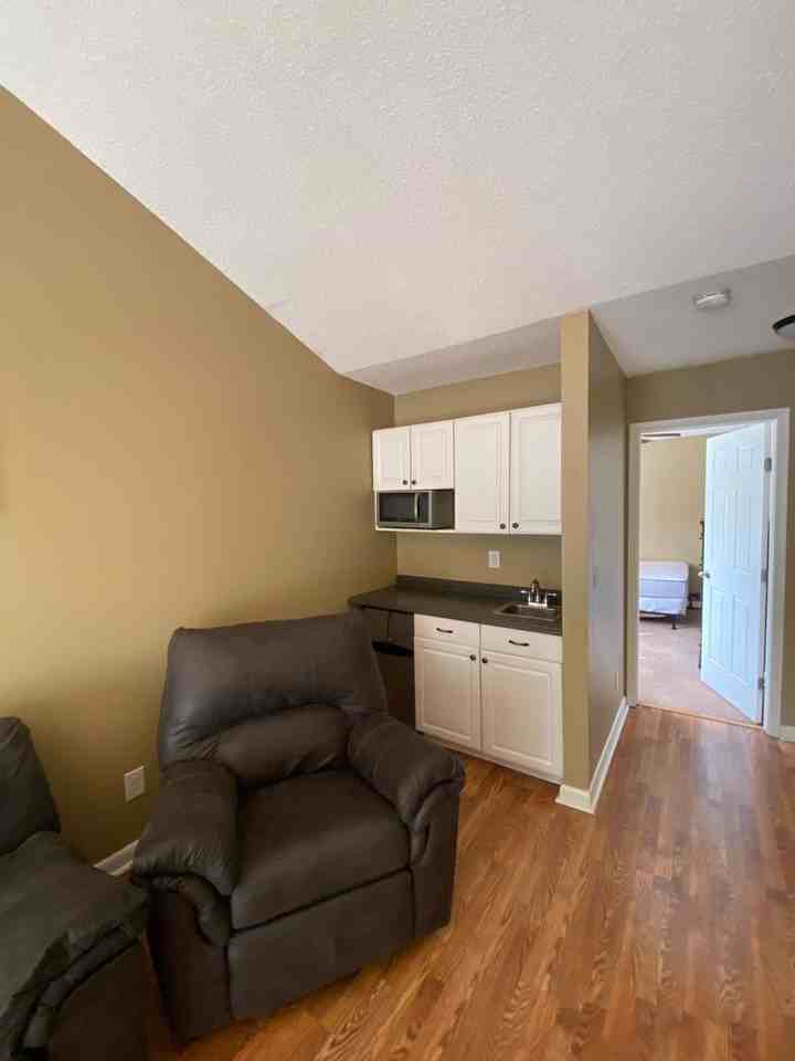 1324 Bradley Dr - Photo 4 of 12