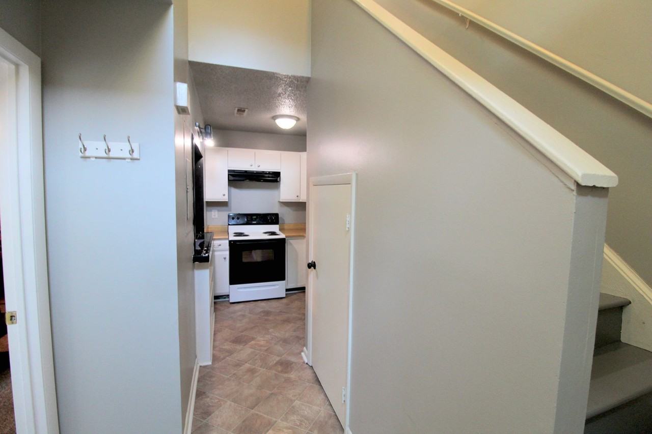 1320 Bradley Dr - Photo 4 of 21