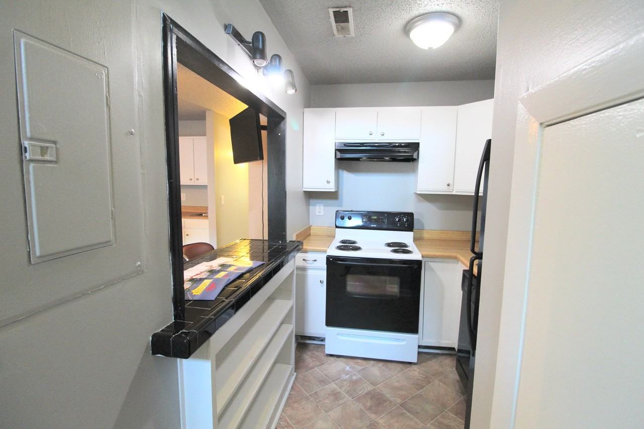 1320 Bradley Dr - Photo 5 of 21