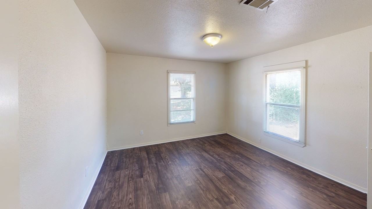 2119 Bernard Street - Photo 5 of 7