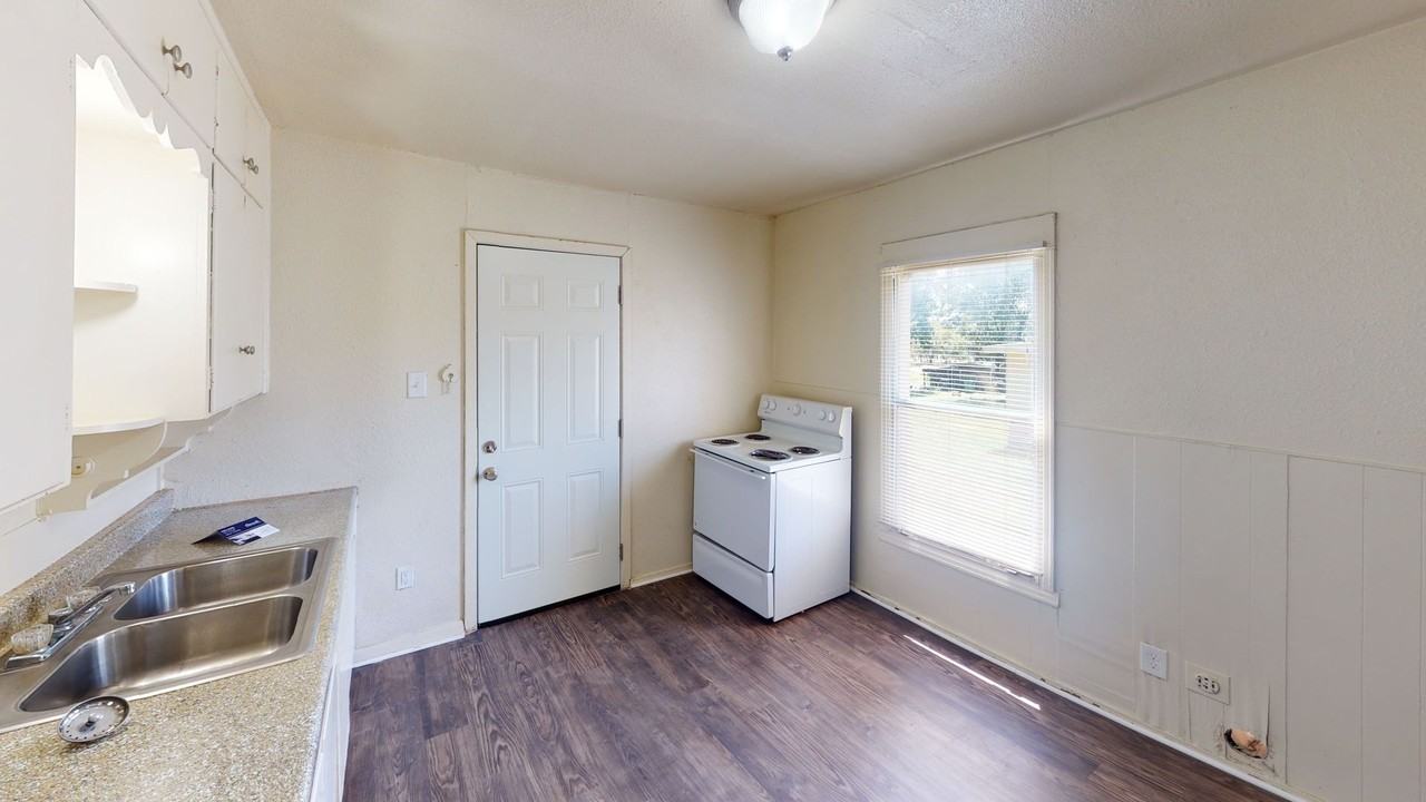 2119 Bernard Street - Photo 6 of 7