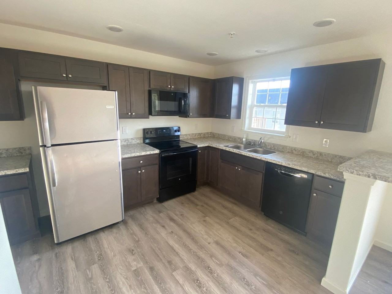 518 Western Ave - Photo 3 of 19