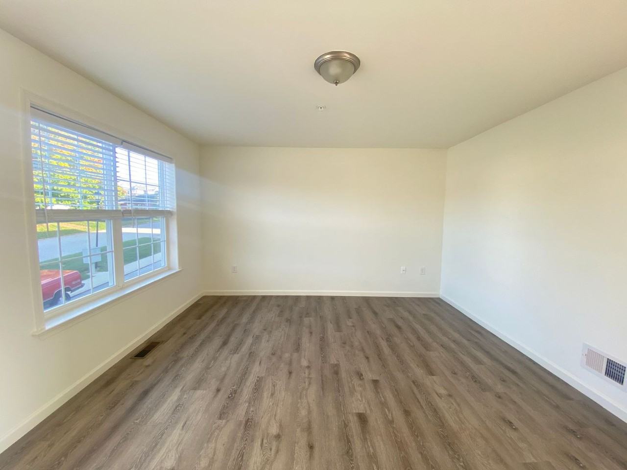 518 Western Ave - Photo 6 of 19