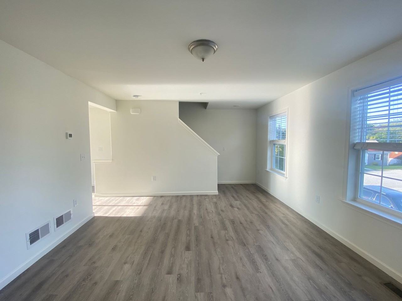 518 Western Ave - Photo 7 of 19