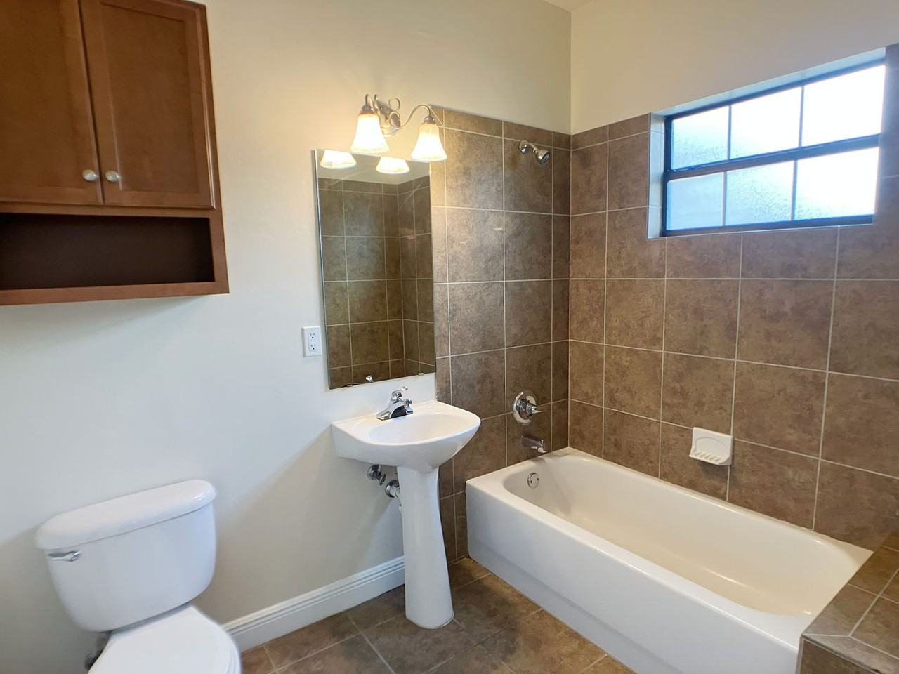 931 Sw 5th Ave - Photo 7 of 12