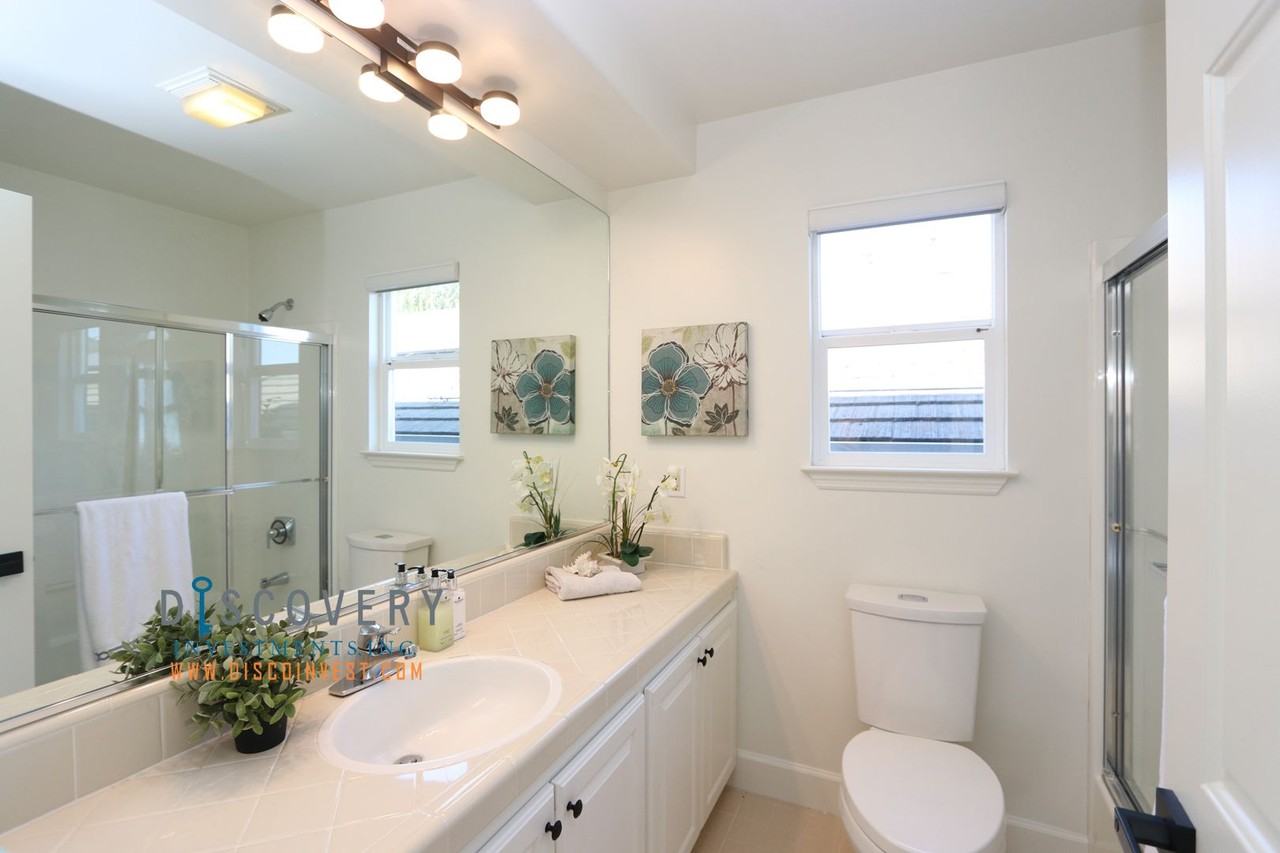 5070 Cochrane Ave - Photo 3 of 40