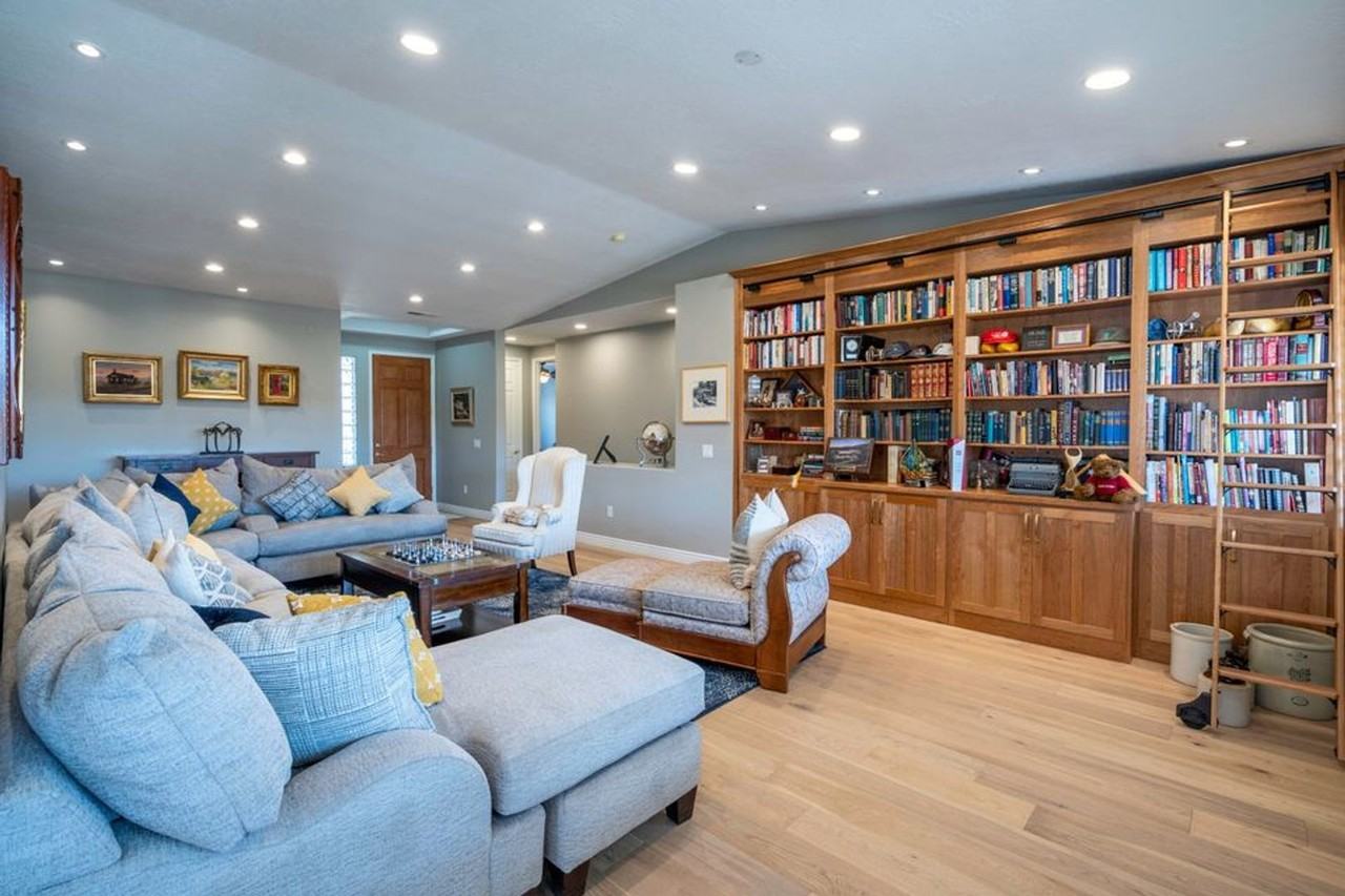 2329 N Prospector Ln - Photo 5 of 50