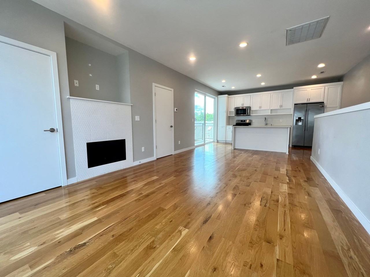 1030 N Ainsworth St - Photo 2 of 23