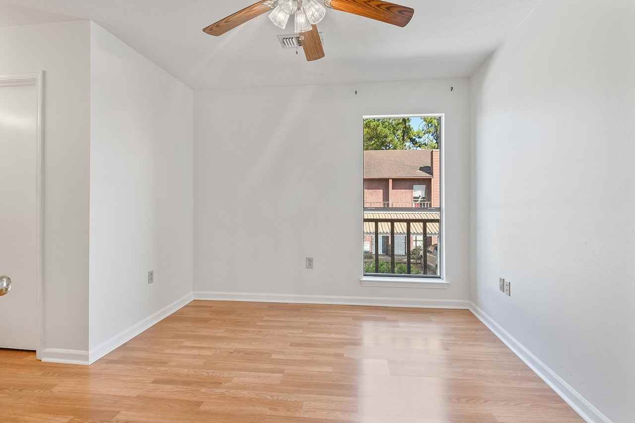 956 Ridgepoint Ct - Photo 5 of 12