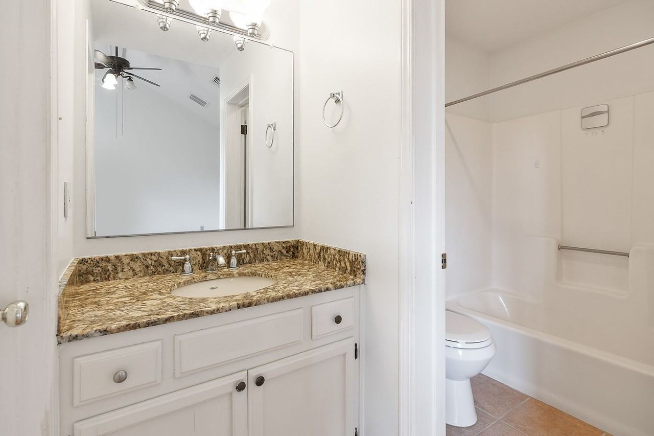 956 Ridgepoint Ct - Photo 7 of 12