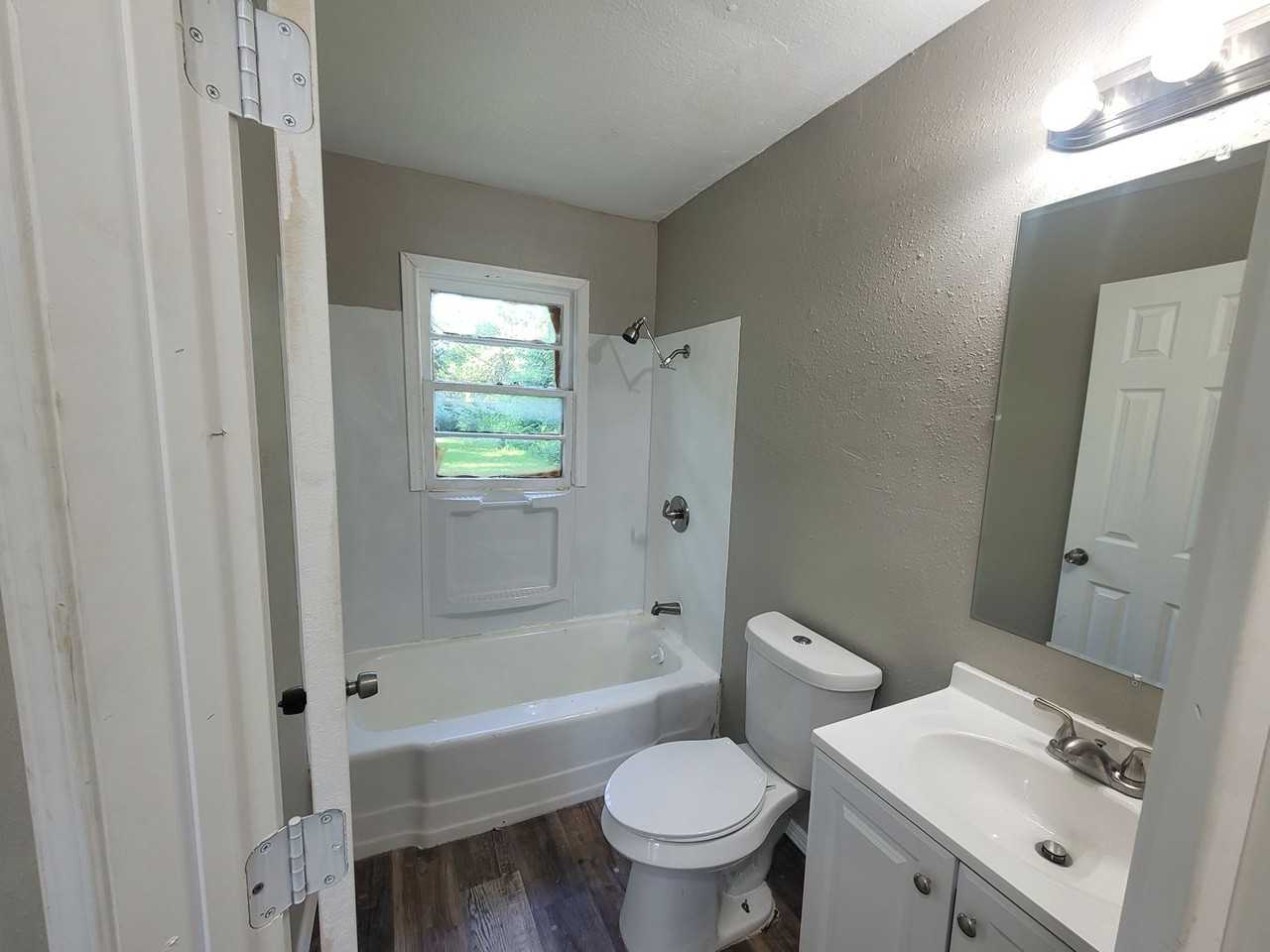 4128 Se 43rd St - Photo 7 of 22