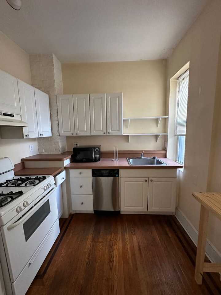 725 S 4th St - Photo 3 of 7