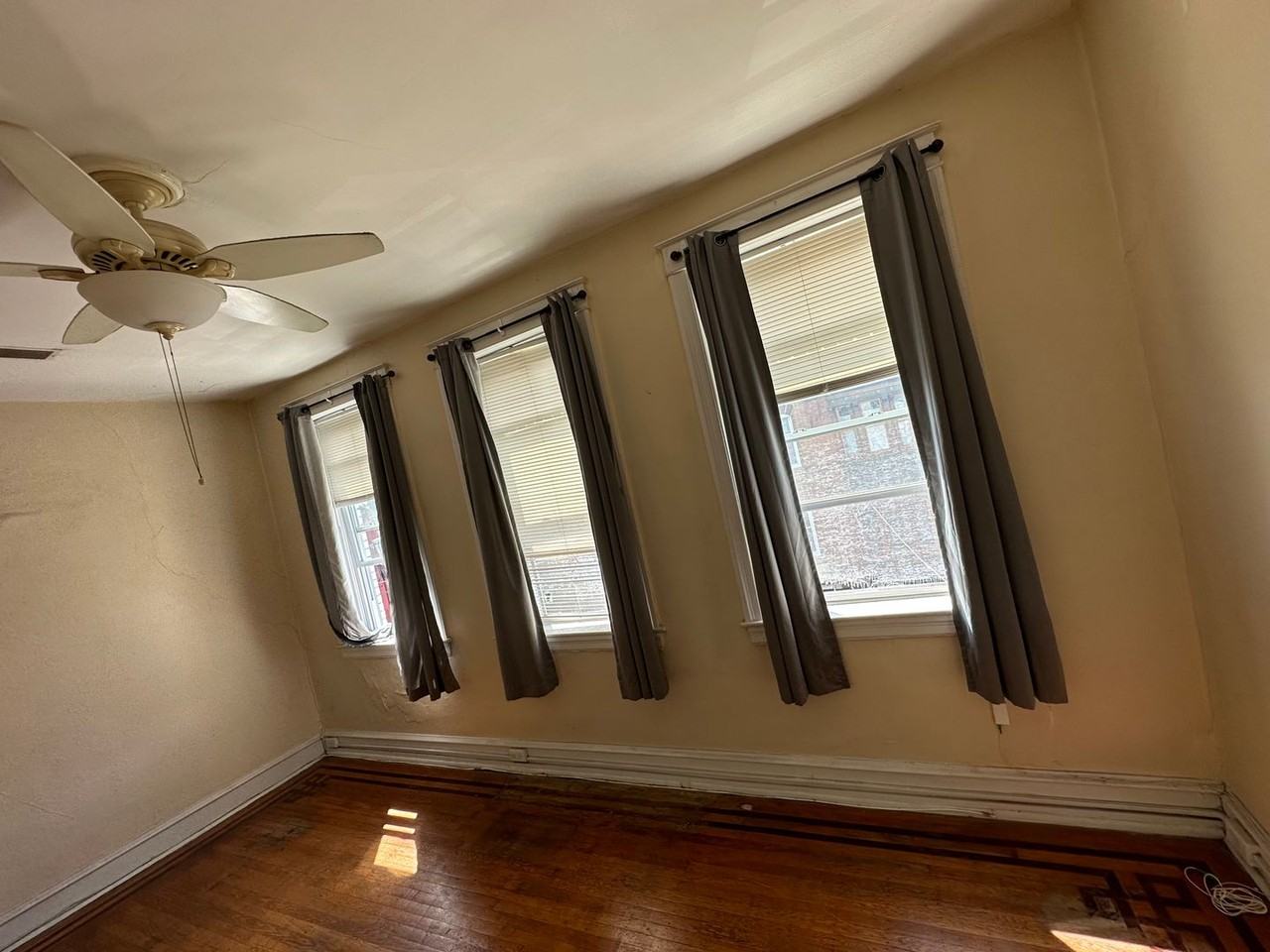 725 S 4th St - Photo 4 of 7