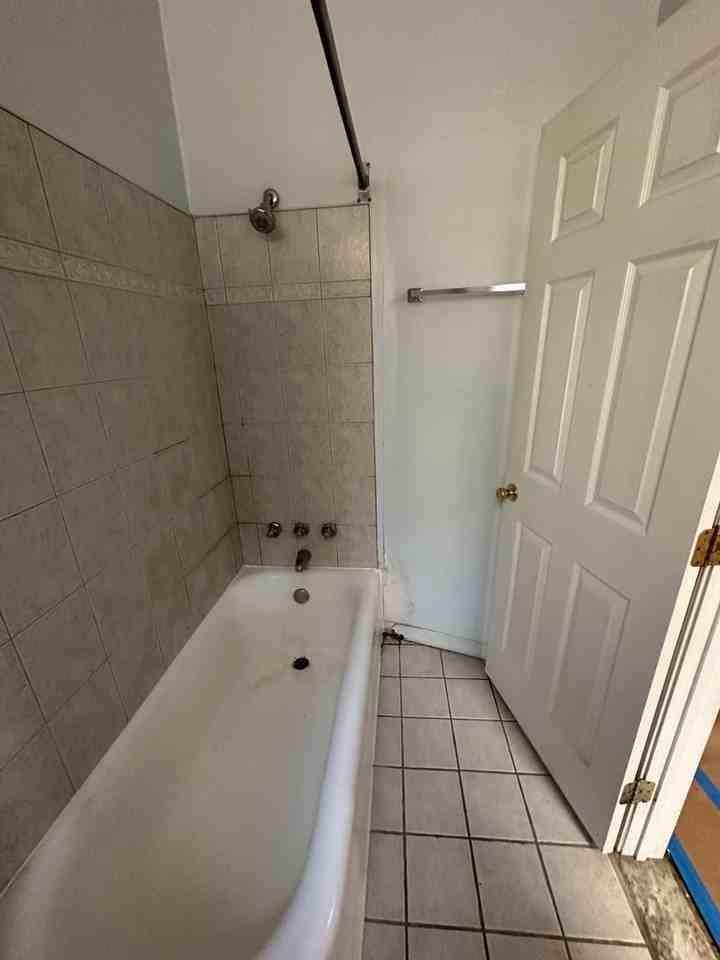 725 S 4th St - Photo 6 of 7