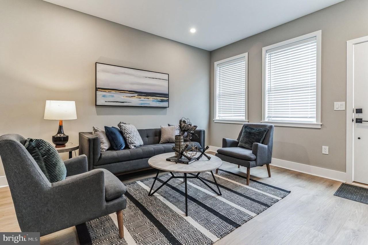 2710 Latona St - Photo 2 of 26