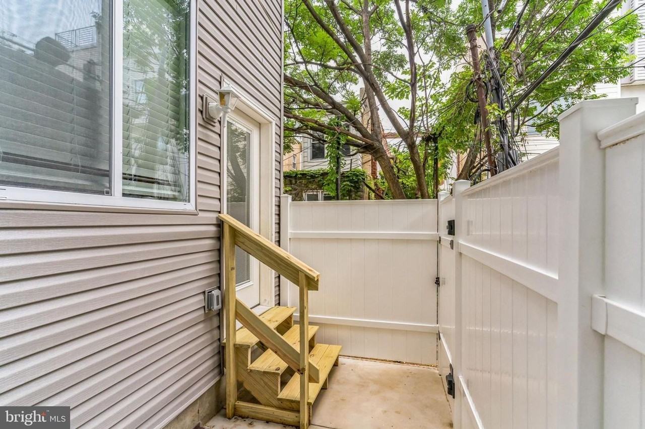 2710 Latona St - Photo 6 of 26