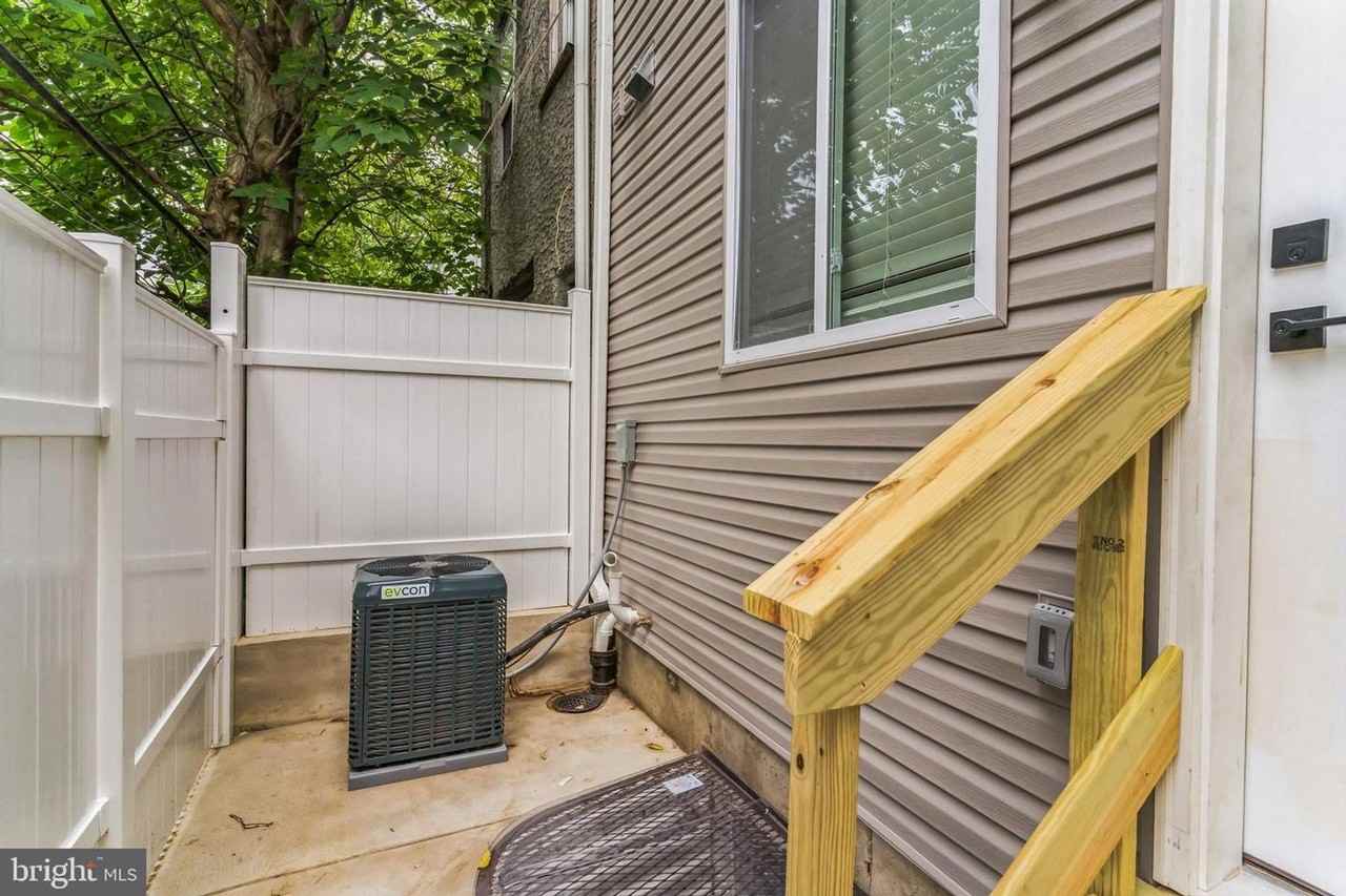 2710 Latona St - Photo 7 of 26