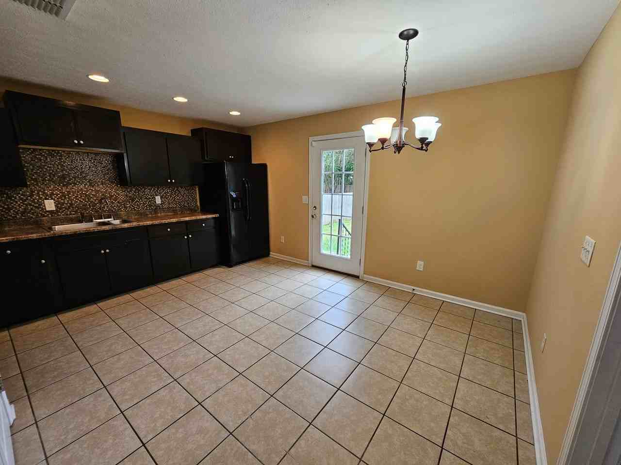 504 Wheeler St - Photo 7 of 14