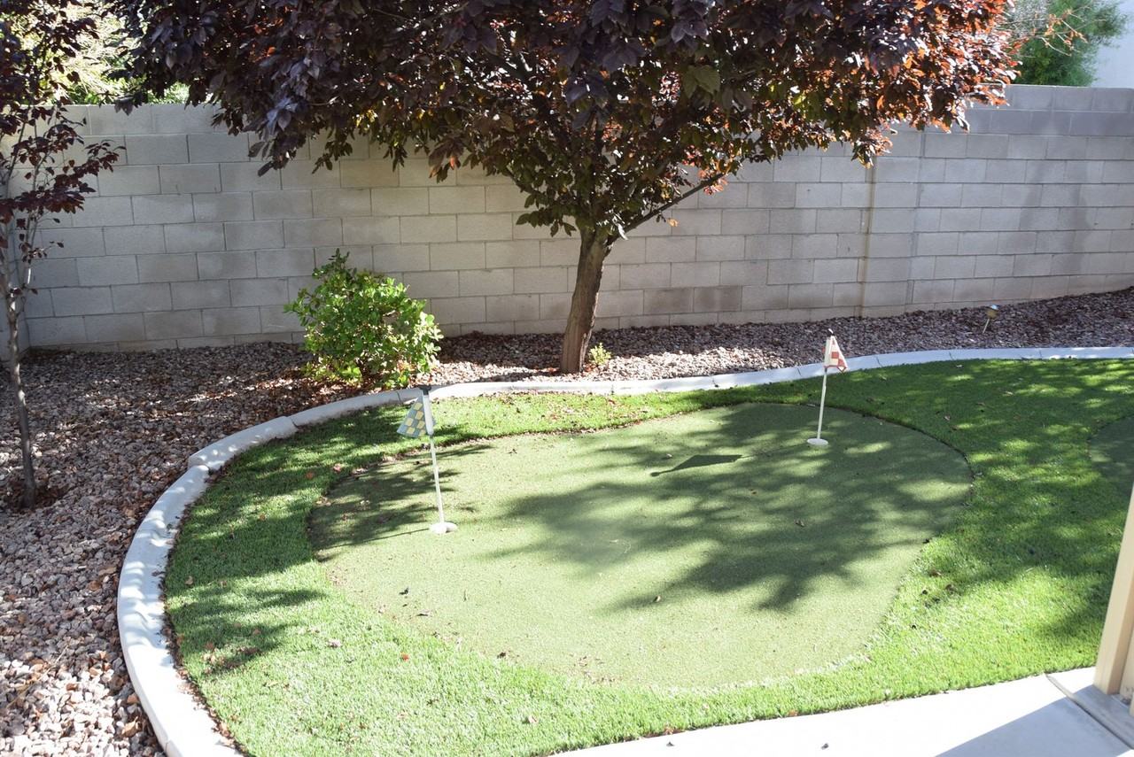 8765 Country Pines Ave - Photo 4 of 40