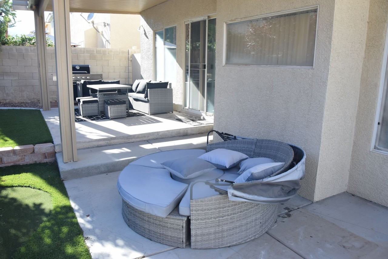 8765 Country Pines Ave - Photo 5 of 40