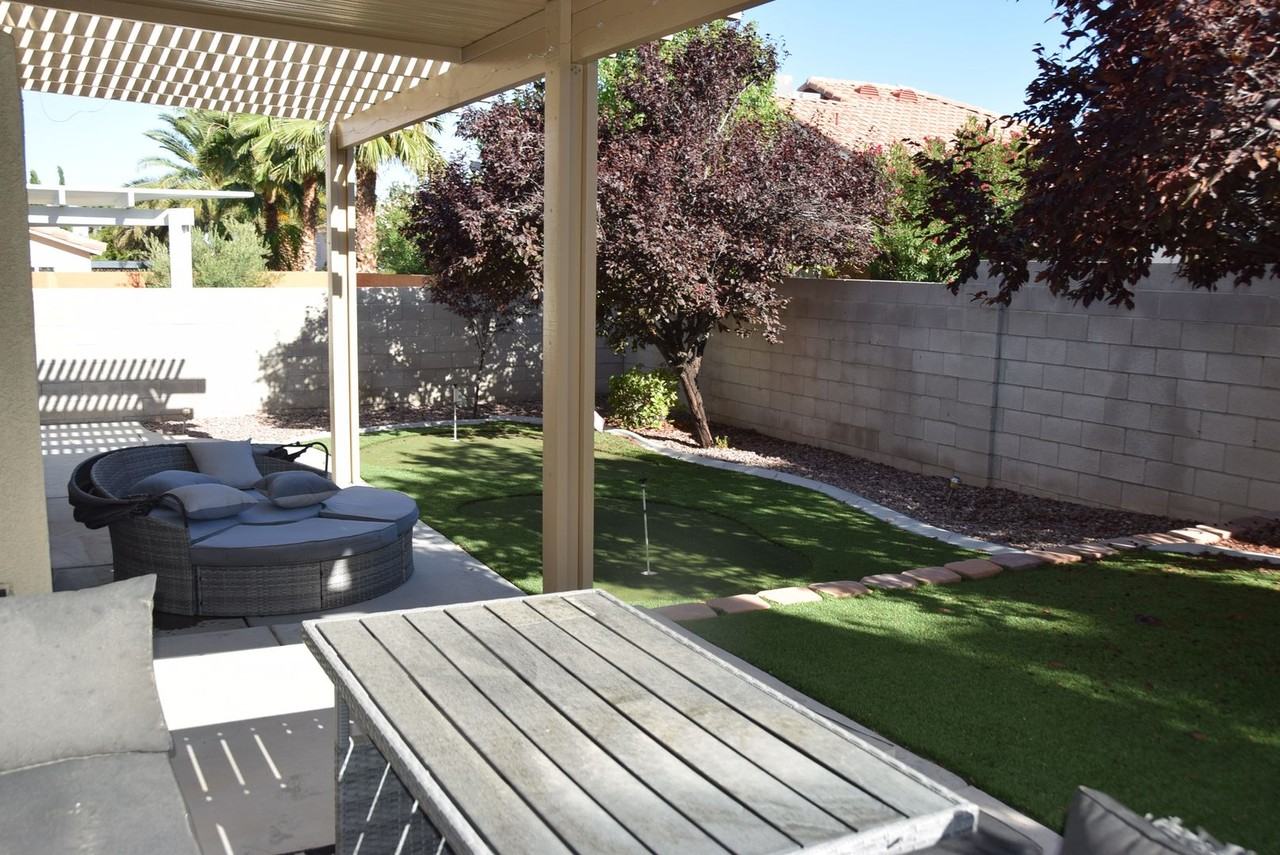 8765 Country Pines Ave - Photo 7 of 40