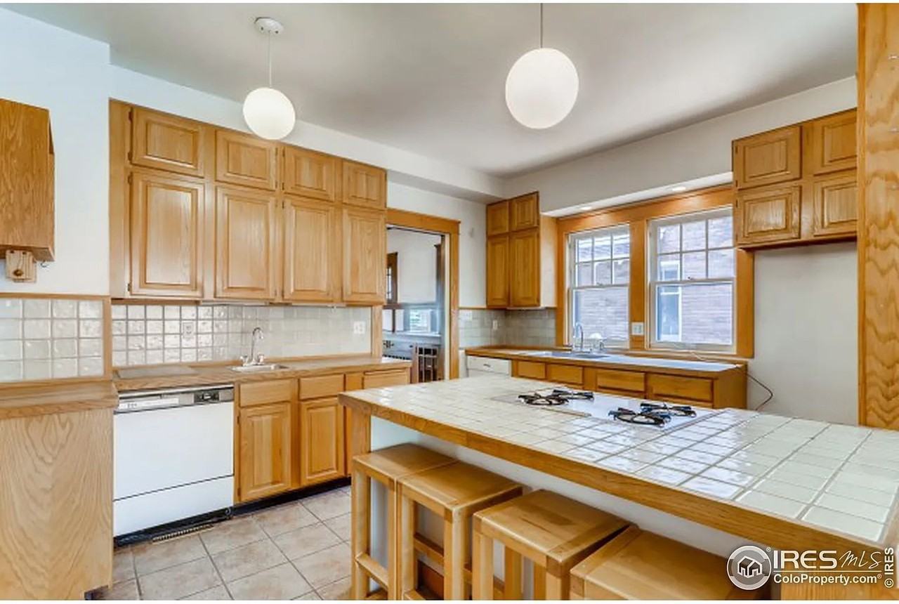 921 Spruce St - Photo 4 of 23