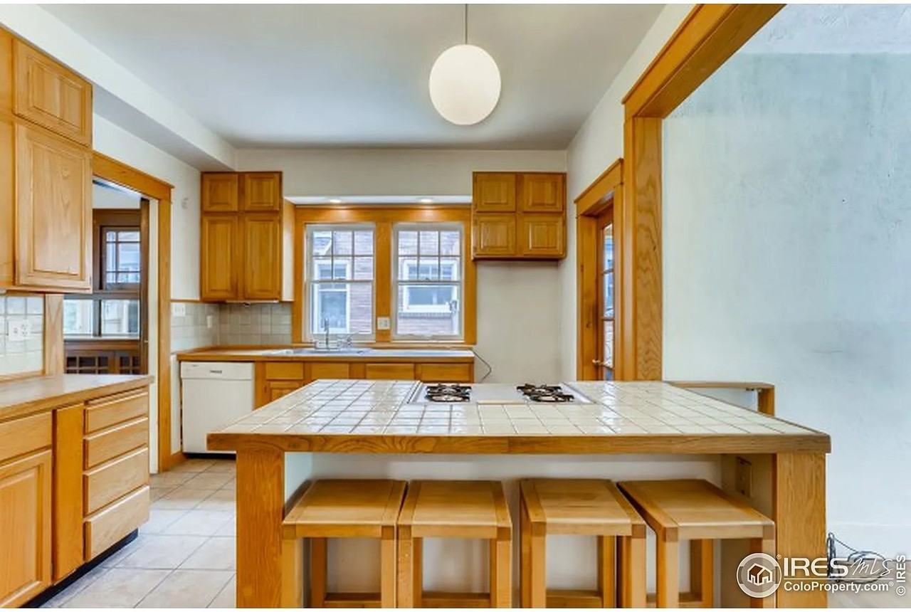 921 Spruce St - Photo 6 of 23