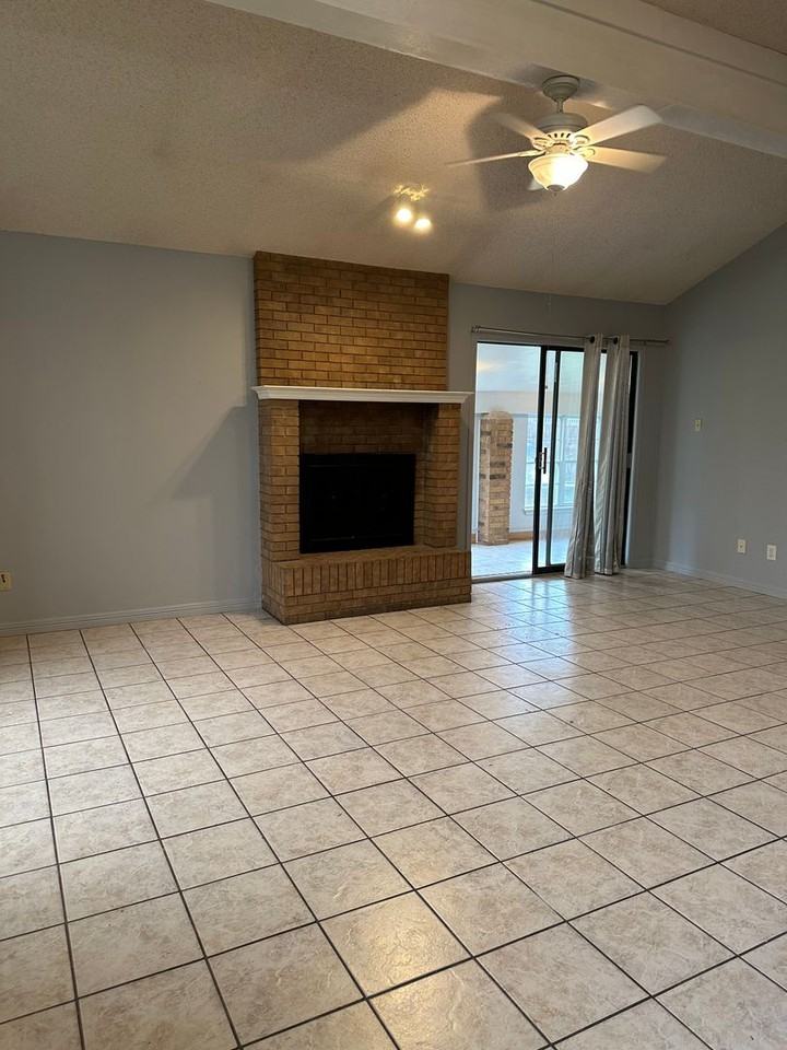 3301 Erin Oaks Ct - Photo 3 of 25