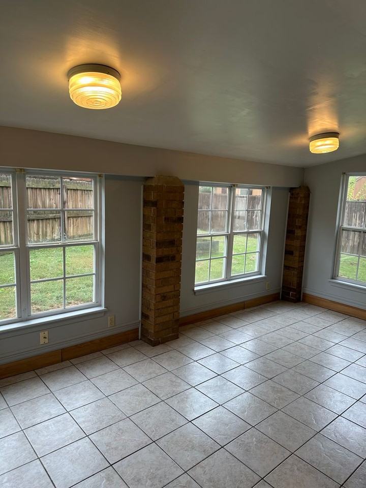 3301 Erin Oaks Ct - Photo 4 of 25