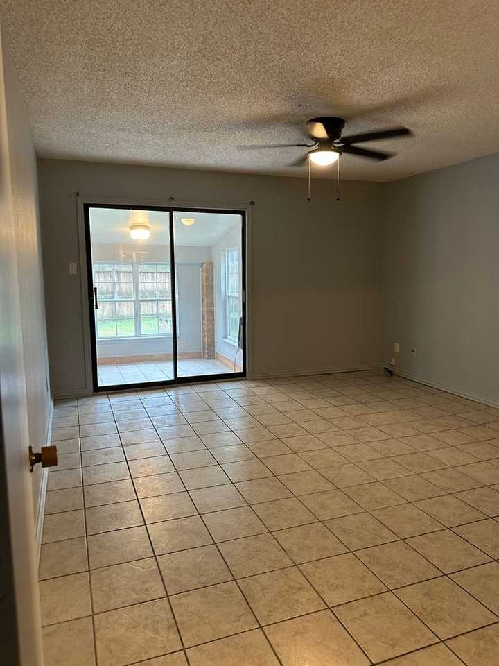 3301 Erin Oaks Ct - Photo 6 of 25