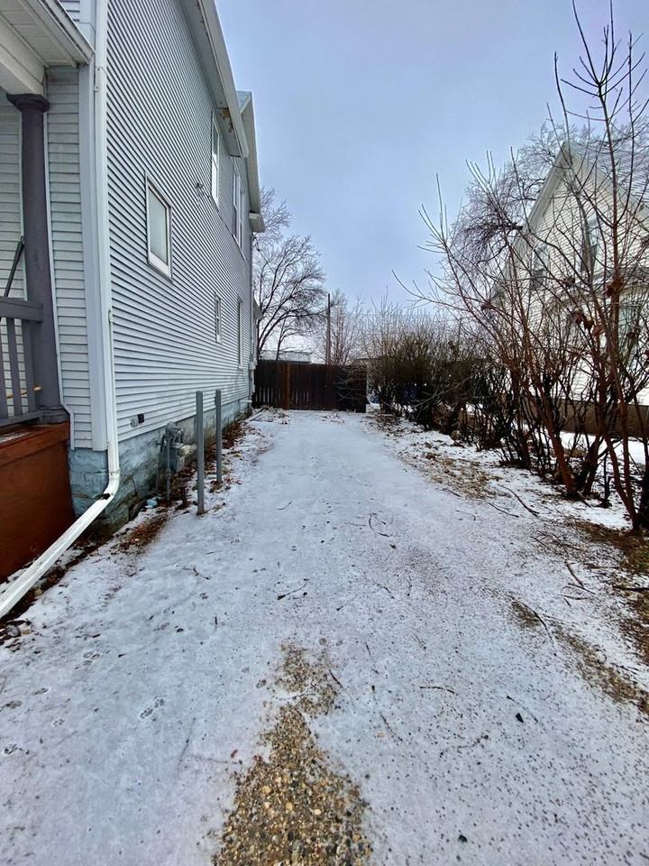 412 12th St N - Photo 3 of 24