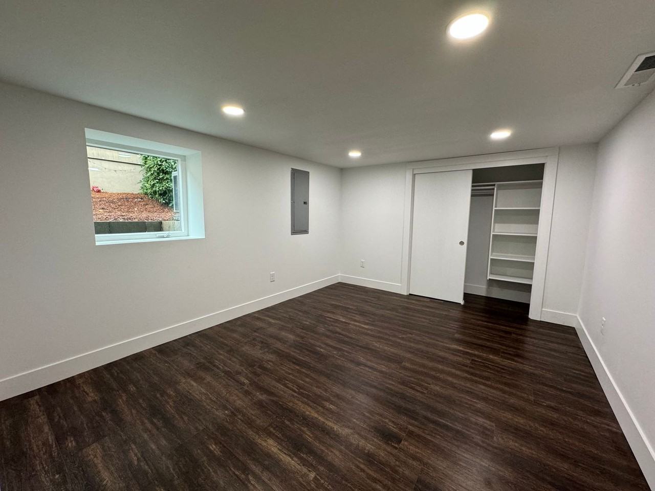 3542 N Missouri Ave #B - Photo 3 of 9