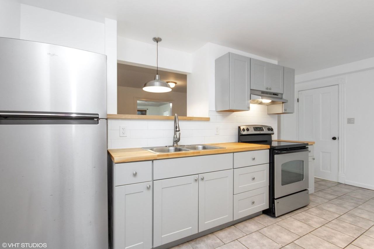 145 Chambers St - Photo 5 of 19