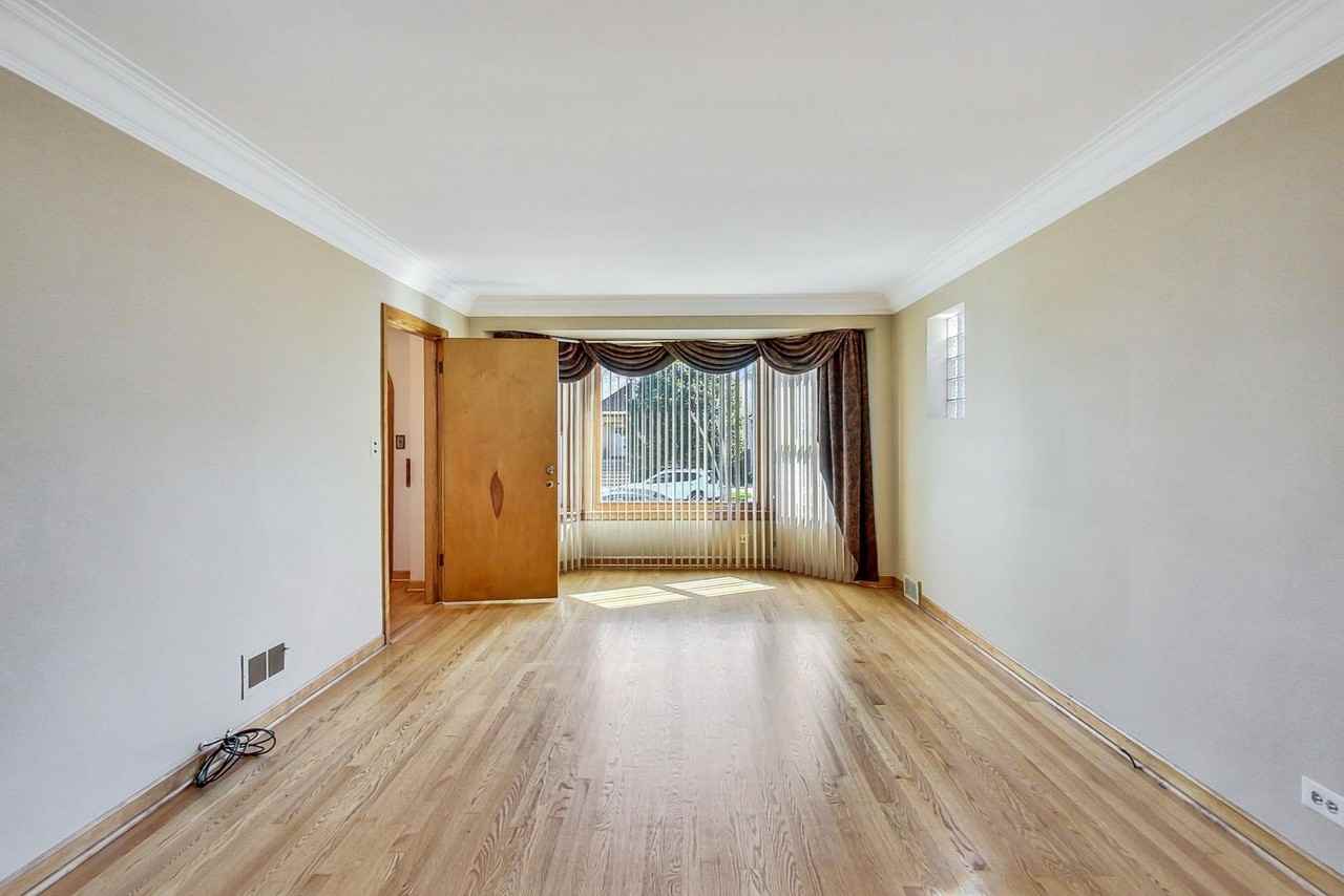 5644 N Meade Ave - Photo 5 of 21