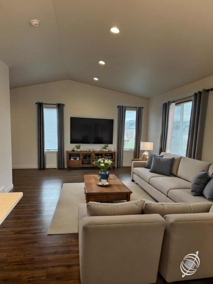 6879 Joseph St - Photo 5 of 41